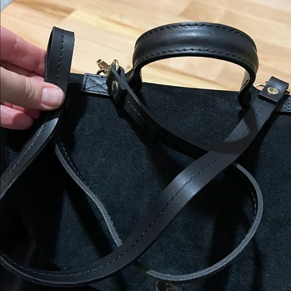 Chic Black Leather Satchel - Picture 17 of 17